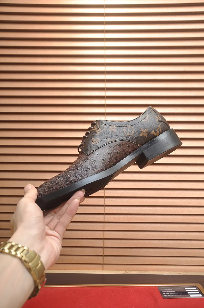 Men's men's shoes 💰500💶 [LV] (original single cowhide lining) 🍀LV's latest genuine leather business suit shoes are launched simultaneously on the official website. The first-layer cowhide imported from Italy is made of heavy gold, 💥official website 1:1 rubber outsole. Versatile to wear, high-end without losing class, and the color combination is extraordinary. This four-season style is alluring when worn on your feet, showing off your big-name flair. Standard code 38-45 (45 customized)